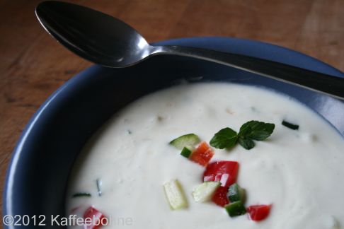 Kalte Joghurtsuppe mit Minze