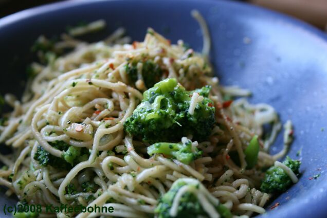 Brokkoli mit Mie-Nudeln