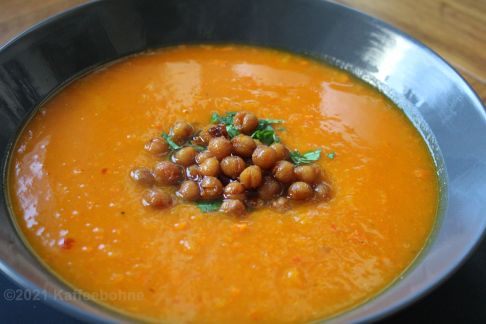 Orientalische Kürbis-Paprika-Suppe